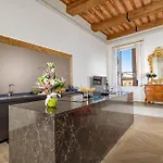 Iconic Square Luxury Attic Tuscany 公寓