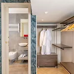Iconic Square Luxury Attic Tuscany 公寓 *
