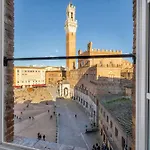 公寓 Iconic Square Luxury Attic Tuscany 锡耶纳