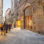 Iconic Square Luxury Attic Tuscany