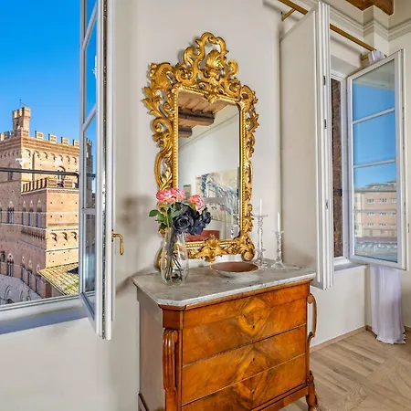 Iconic Square Luxury Attic Tuscany דירה *