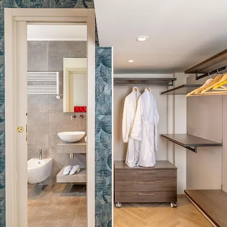 Iconic Square Luxury Attic Tuscany Lejlighed *