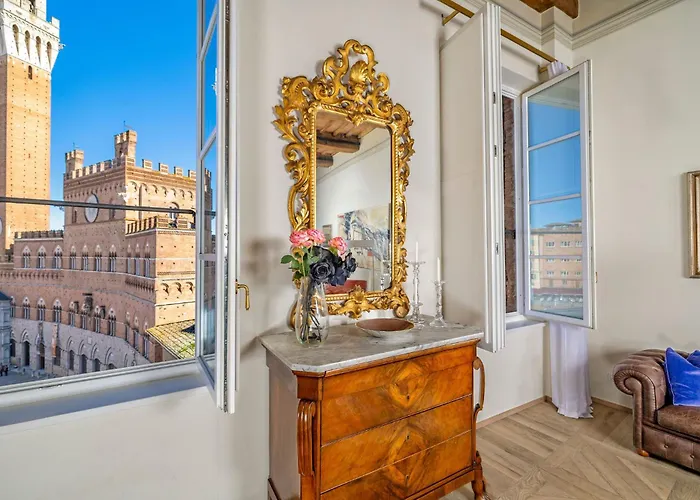 Iconic Square Luxury Attic Tuscany דירה *