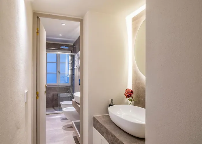 Iconic Square Luxury Attic Tuscany *