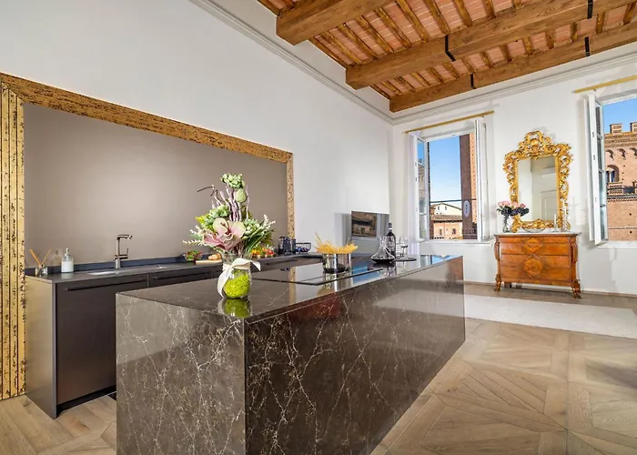 Iconic Square Luxury Attic Tuscany דירה